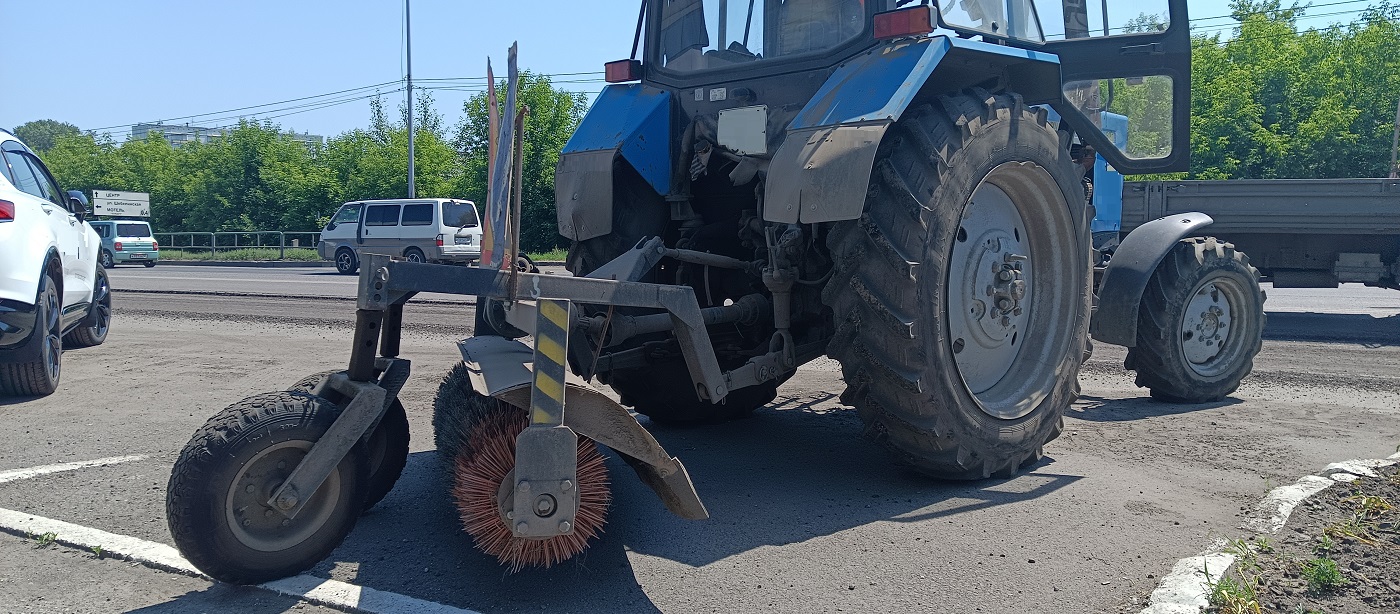 Услуги трактора с щеткой МТЗ в Ярославской области