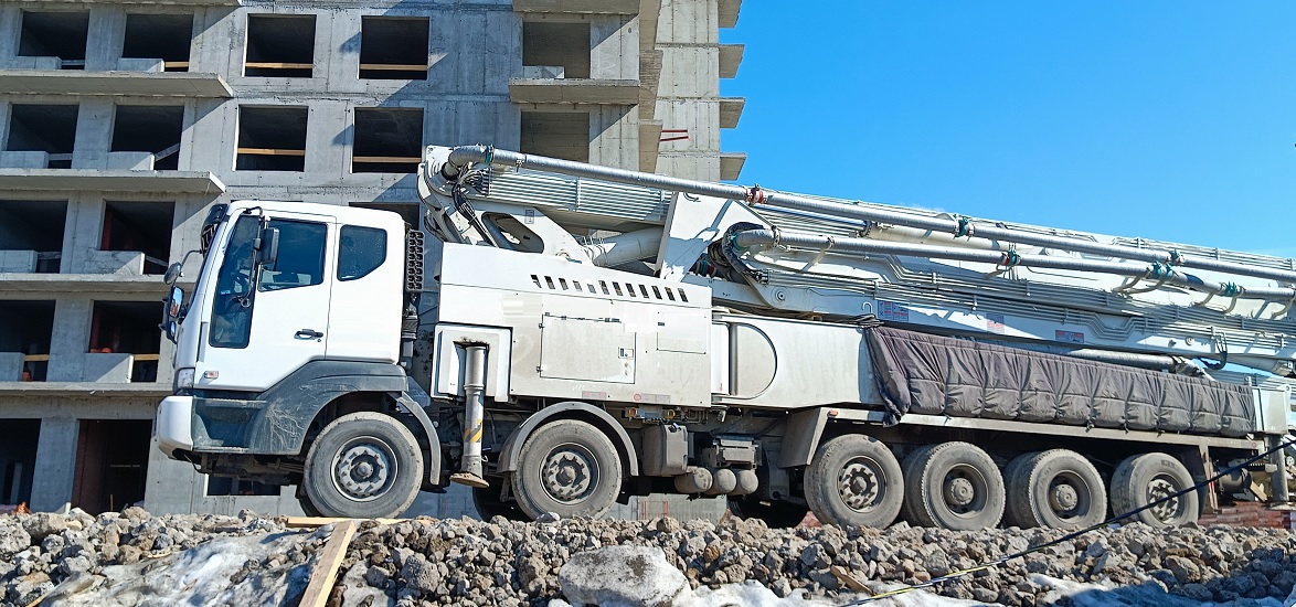 Услуги и заказ бетононасосов для заливки бетона в Данилове